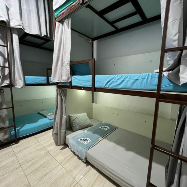 6-Beds Male/Female Dorm (AC)